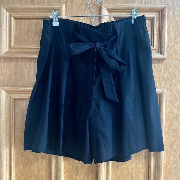 St. John Caviar Black Belted High-Rise Shorts XL - Picture 2 of 9